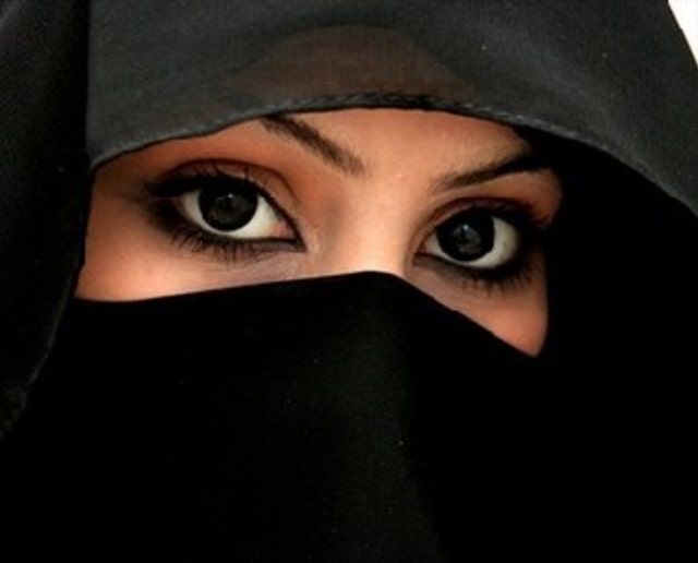 Kerling Mata Wanita Bercadar