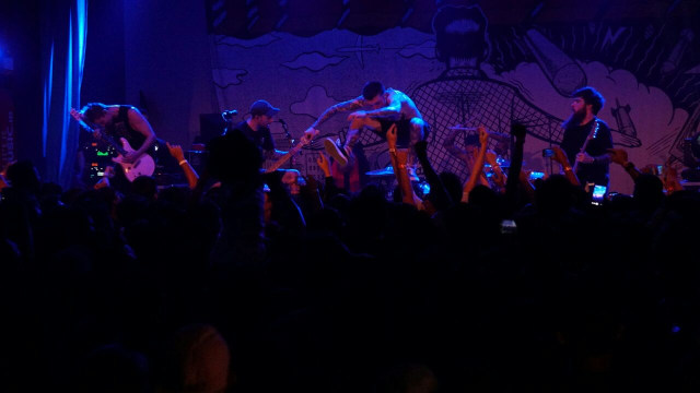 Konser Neck Deep. (Foto: Jamal Ramadhan/kumparan)