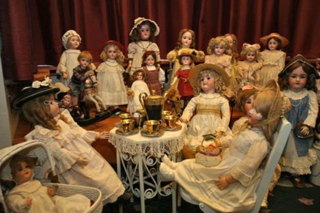 Koleksi boneka Demi Moore (Foto: Twitter @aplusk)