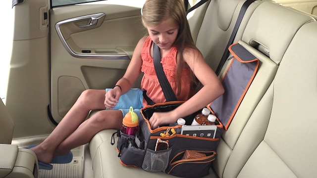 Ilustrasi anak di kursi belakang mobil (Foto: YouTube/Talus Organizers)
