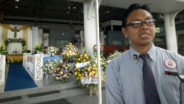 Karyawan mengenang sosok Hari Darmawan. (Foto: Cisilia Agustina Siahaan/kumparan)