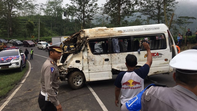 Kecelakaan di tanjakan emen (Foto: dok Polda Jabar)