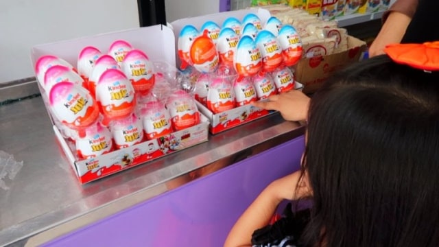 Antara Sihir Kinder Joy & 5 Alasan Kenapa Anak Suka Jajan