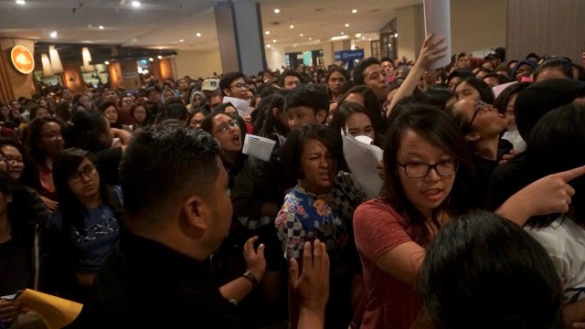 Antrian Fifth Harmony live in Jakarta (Foto: Fanny Kusumawardhani/kumparan)