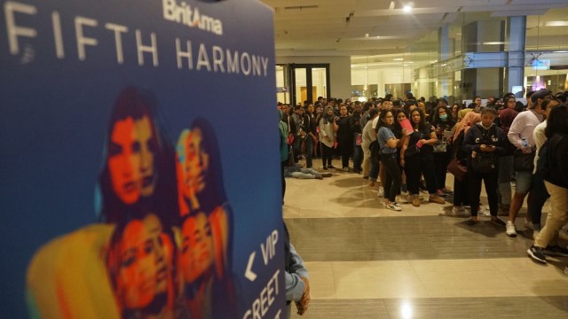 Antrian Fifth Harmony live in Jakarta (Foto: Fanny Kusumawardhani/kumparan)