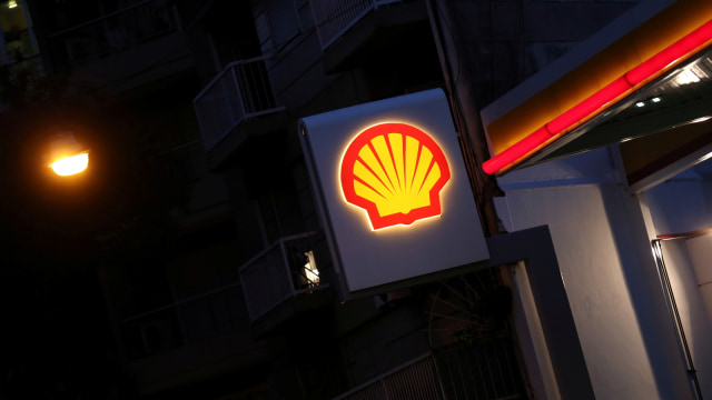 Ilustrasi SPBU Shell. Foto: REUTERS/Marcos Brindicci