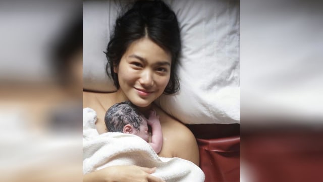Dominique Diyose melahirkan (Foto: Instagram @ivanhandoyo)