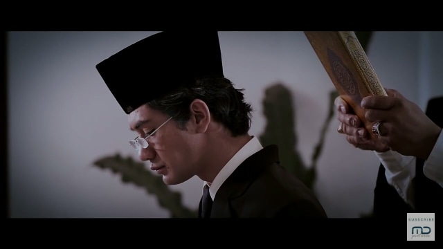Reza Rahadian di scene film Habibie Ainun (Foto: Dok. MD Pictures)