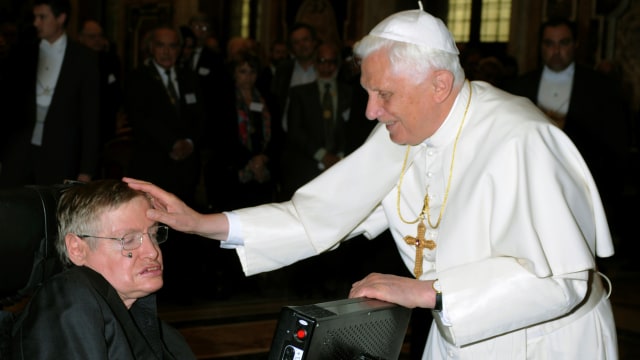 Stephen Hawking (Foto: REUTERS/Osservatore Romano)