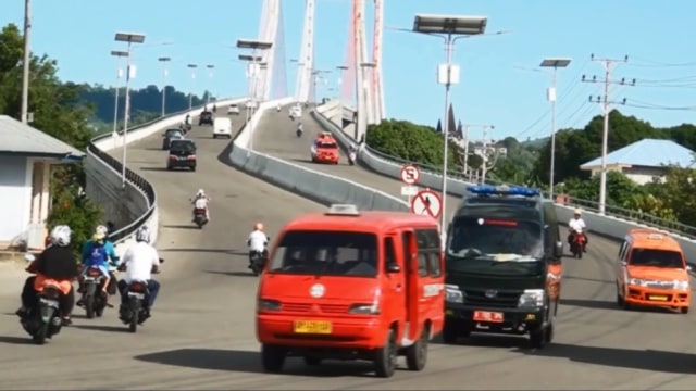 Dishub Akan Tertibkan Angkot Yang Melintasi Jembatan Merah Putih