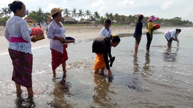 Ritual Melasti di Kerobokan, Badung (Foto: Cisilia Agustina Siahaan/kumparan)