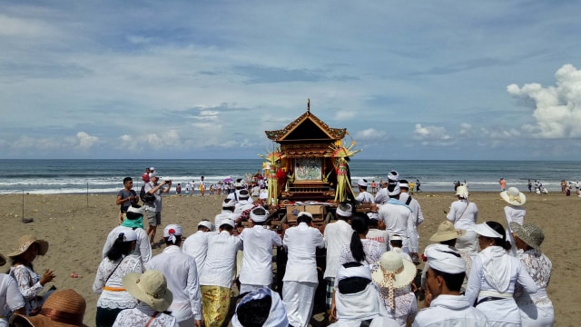 Ritual Melasti di Kerobokan, Badung (Foto: Cisilia Agustina Siahaan/kumparan)