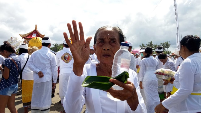 Ritual Melasti di Kerobokan, Badung (Foto: Cisilia Agustina Siahaan/kumparan)