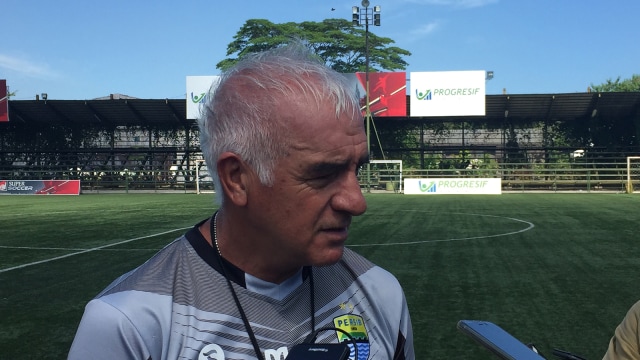Roberto Carlos Mario Gomez, pelatih Persib (Foto: Sandy Firdaus/kumparan)