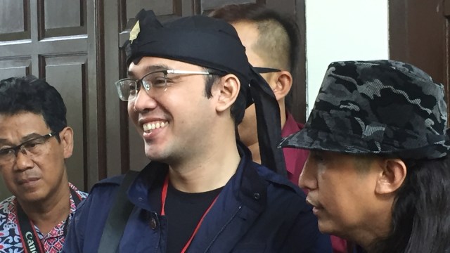 Sandy Tumiwa dan tim kuasa hukum. (Foto: Adinda Githa Murti Sari Dewi/kumparan)