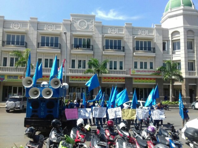 GSBI Karawang Unjuk Rasa Balai Pengawas Ketenagakerjaan Wilayah II Jawabarat