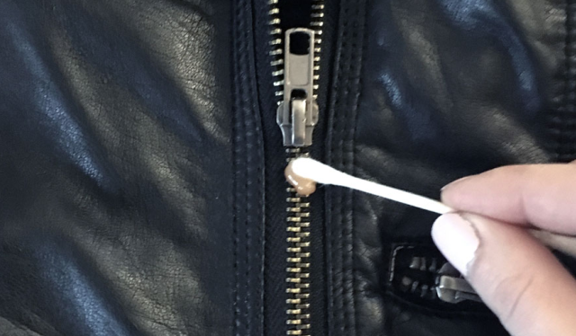 Perbaiki Ritsleting yang Macet dengan 5 Barang yang Pasti Kamu Miliki di Rumah