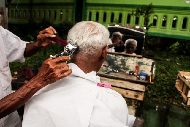 Memupuk rezeki dengan memainkan alat pemangkas manual (2)