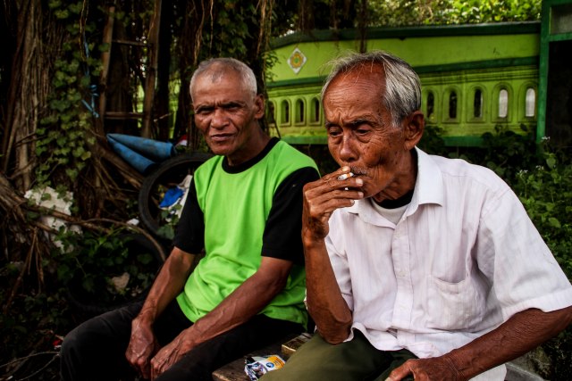 Memupuk rezeki dengan memainkan alat pemangkas manual (3)