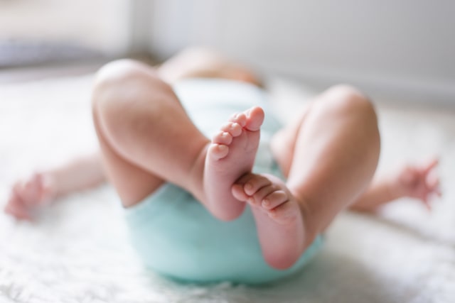 Ilustrasi Mengayuh Kaki Bayi (Foto: Unsplash)
