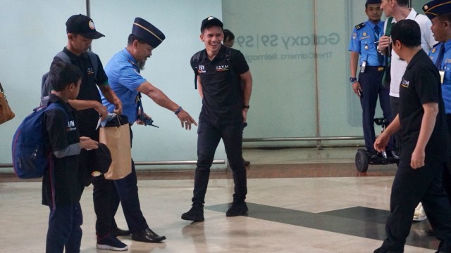 Egy Maulana Vikri tiba di Terminal 2 (Foto: Fanny Kusumawardhani/kumparan)