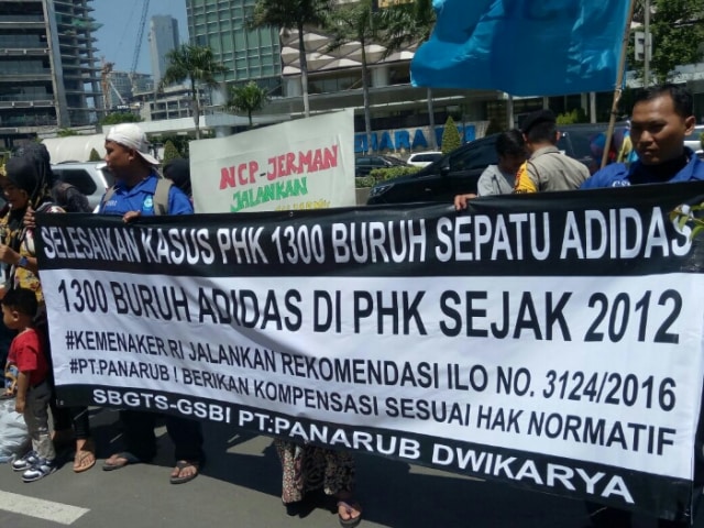 Perwakilan 1300 buruh Adidas Unjuk Rasa Kedubes Jerman di Jakarta