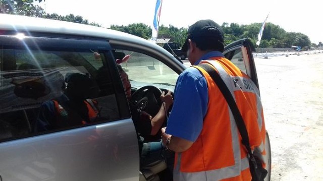 Tips Aman Berkendara Mobil Sendiri Untuk Wanita (5)