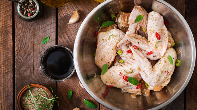Marinasi ayam (Foto: Thinkstock)