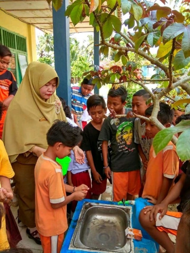 KISAH BIDAN MELIA INDRAWATI DI TENGAH MASYARAKAT PAGELARAN UTARA (1)