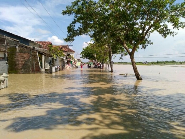 Tanggul Laut Semarang dan Ancaman Tenggelamnya Desa - Desa Pesisir di Demak