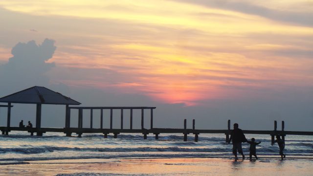4 Pantai di Tegal dan Brebes yang Cocok untuk Berakhir Pekan (3)