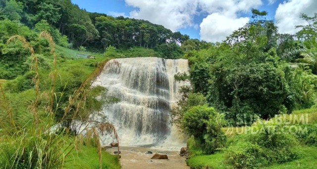 Curug Cirajeg Purabaya, Wisata Air Terjun di Tengah Sawah