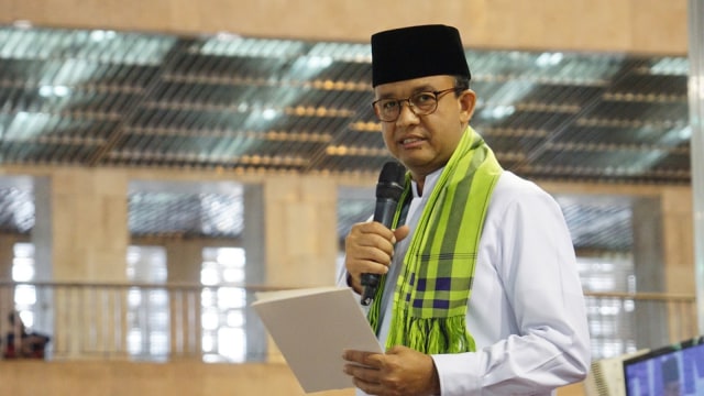 Anies di Pengukuhan Forum Komunitas Ustazah. (Foto: Jamal Ramadhan/kumparan)