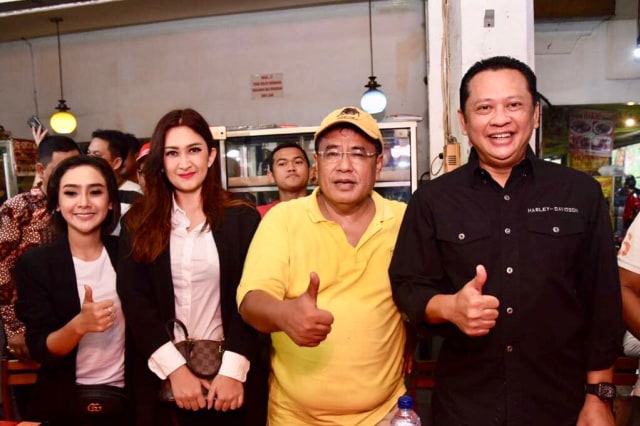 Bambang Soesatyo bersama Hotman dan kalangan artis (Foto: istimewa)