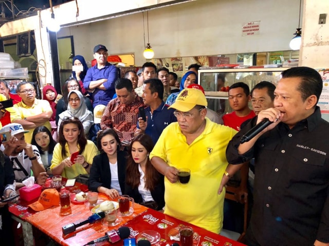 Bambang Soesatyo bersama Hotman dan kalangan artis (Foto: istimewa)