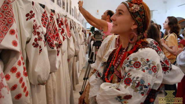 Mengenal Vyshyvanka, Bordir Tradisional Khas Ukraina