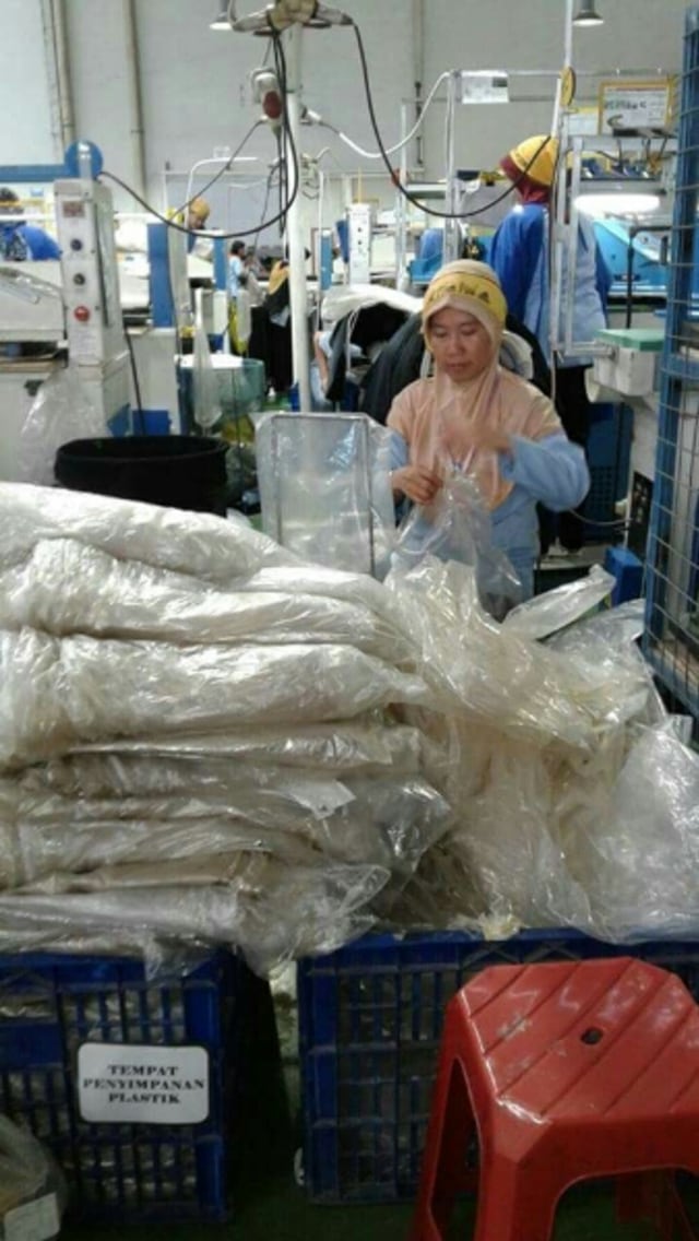 Pabrik Sepatu Adidas Diskriminasi Buruh Perempuan (1)