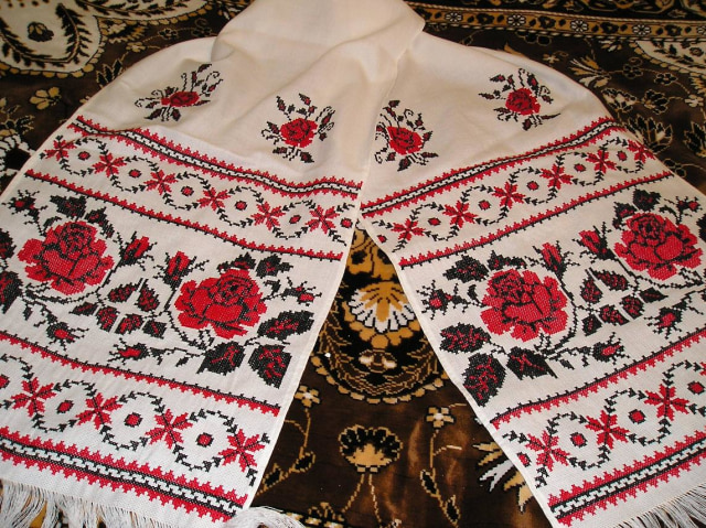 Mengenal Vyshyvanka, Bordir Tradisional Khas Ukraina (1)
