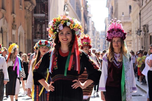 Mengenal Vyshyvanka, Bordir Tradisional Khas Ukraina (3)