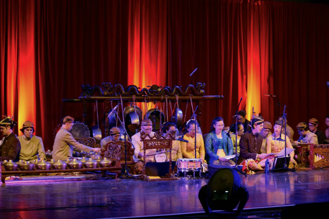Orang California Piawai Bermain Gamelan (3)