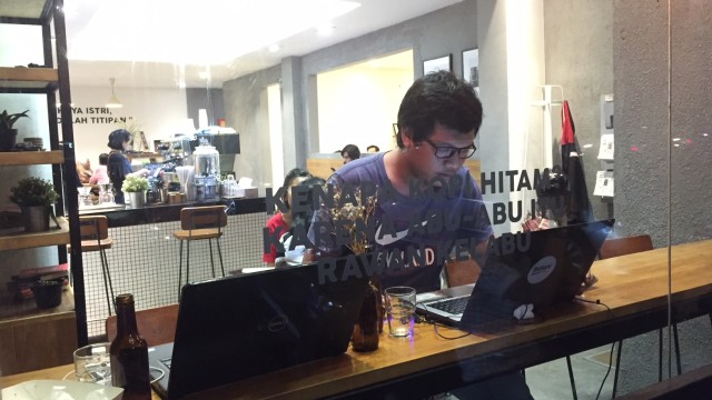 Coffee shop sering dijadikan sebagai tempat kerja (Foto: Safira Maharani/kumparan)