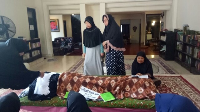 Suasana di rumah duka Opick di kawasan Cakung (Foto: D.N Mustika Sari/kumparan)