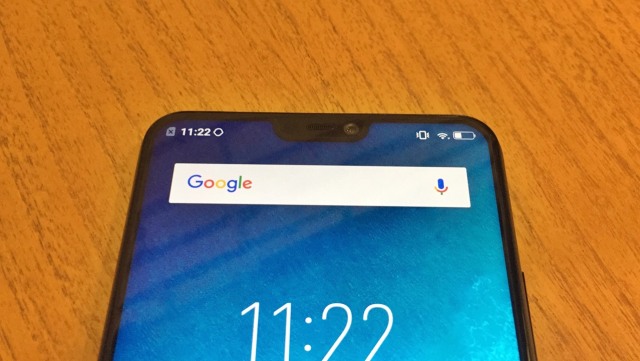 Bagian notch atau poni di ponsel Vivo V9. (Foto: Bianda Ludwianto/kumparan)