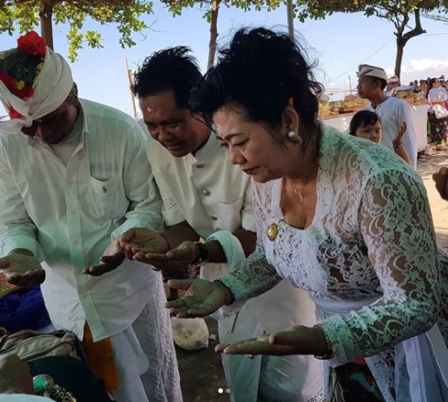 Ketua DPD I Golkar Bali Malukat Bersama Ribuan Umat