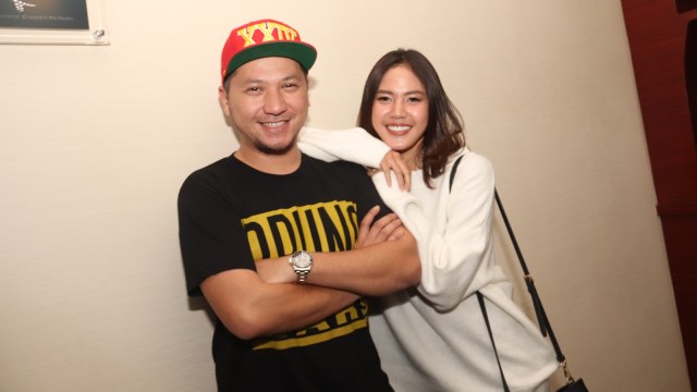 Gading Marten dan Della Dartyan. Foto: Munady Widjaja