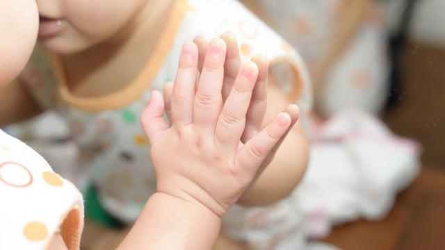 Ilustrasi anak bercermin.  (Foto: Thinkstock)