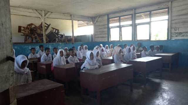 Kegembiraan di Tengah Ketertinggalan (2)