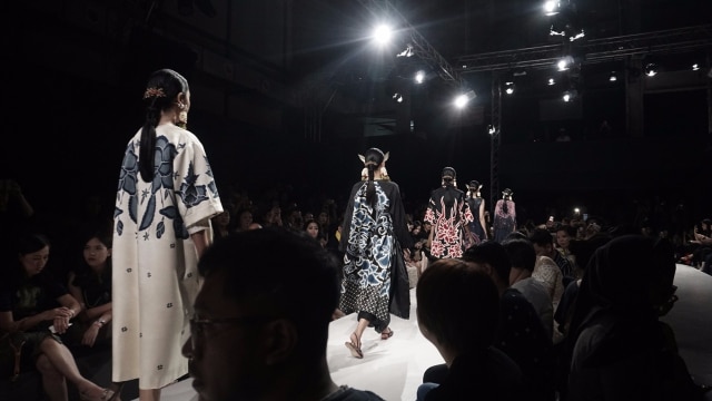 Iwan Tirta di Plaza Indonesia ss18. (Foto: Garin Gustavian Irawan/kumparan)