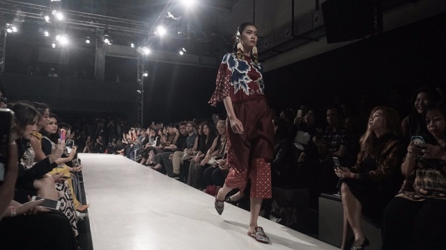 Iwan Tirta di Plaza Indonesia ss18. (Foto: Garin Gustavian Irawan/kumparan)