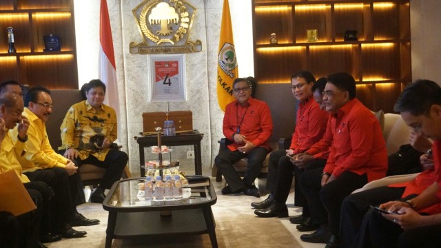 Pengurus PDIP menyambangi Kantor DPP Golkar (Foto: Helmi Afandi/kumparan)